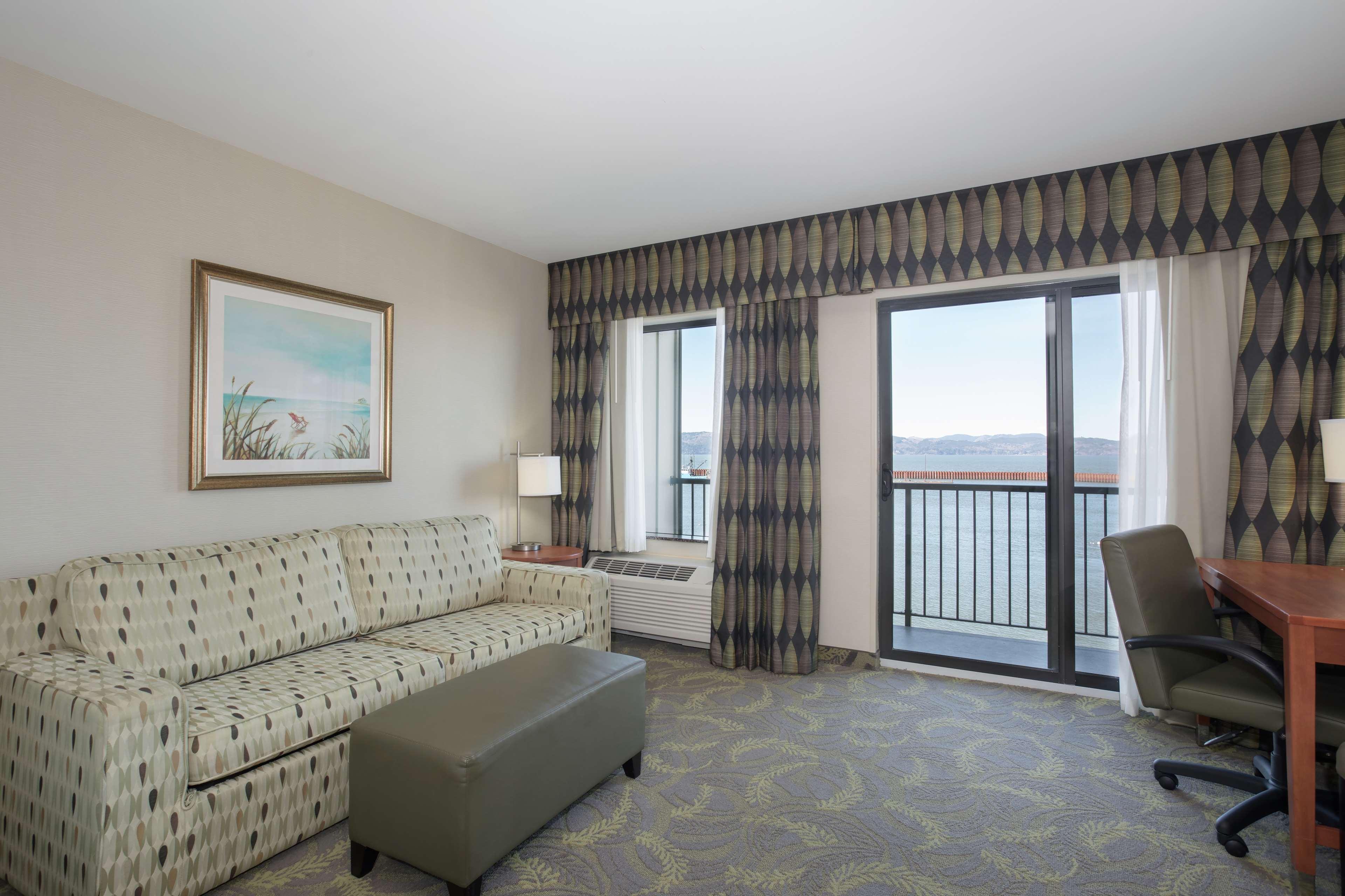 Hampton Inn & Suites Astoria Buitenkant foto