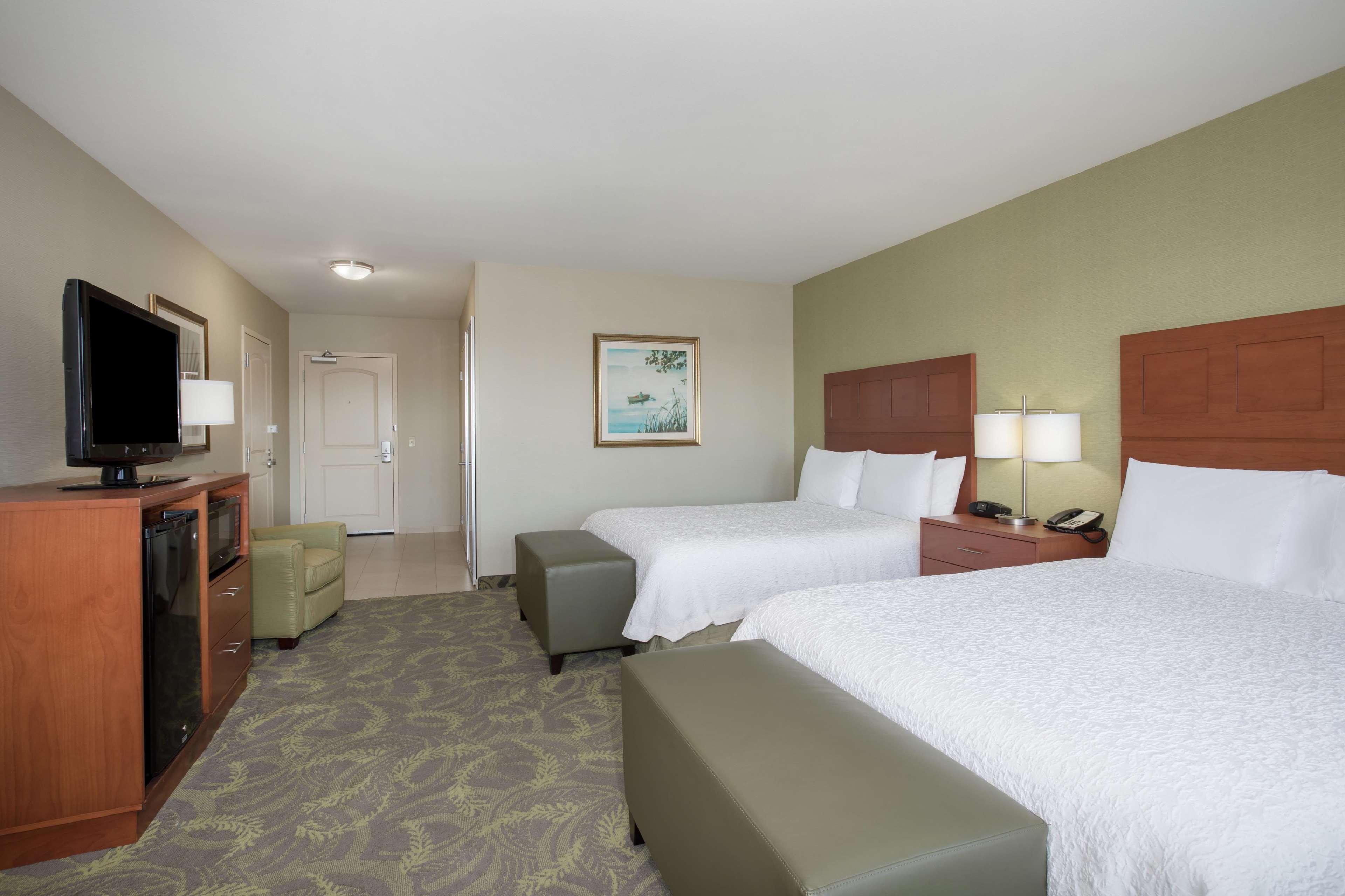 Hampton Inn & Suites Astoria Buitenkant foto