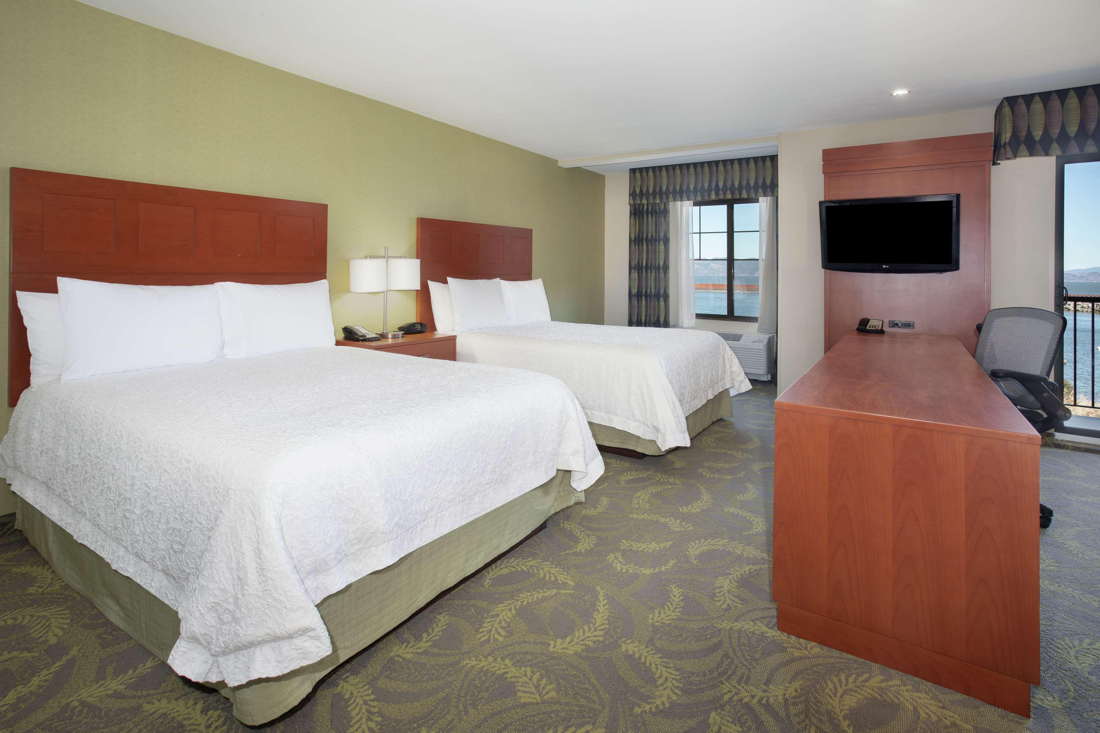 Hampton Inn & Suites Astoria Buitenkant foto