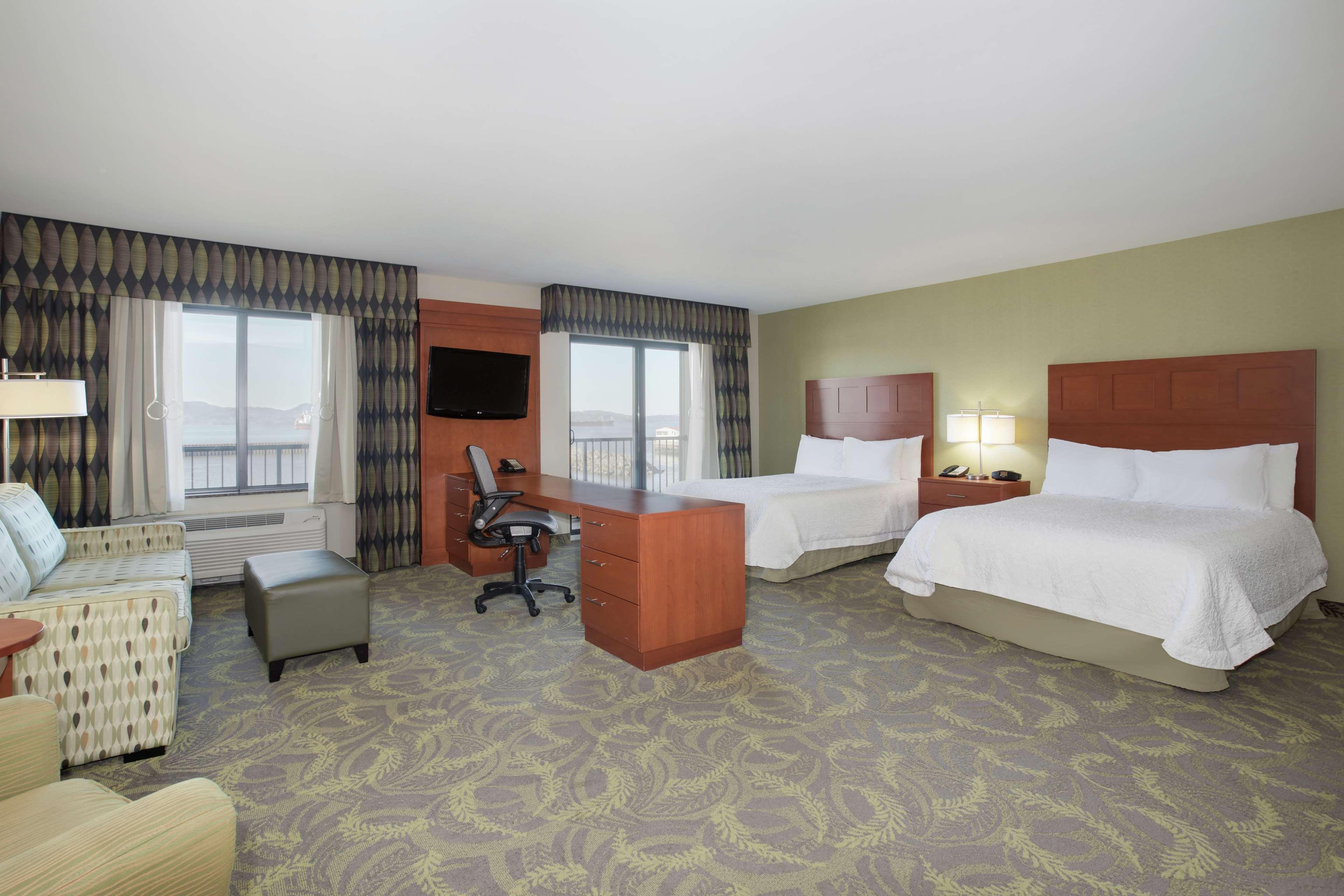 Hampton Inn & Suites Astoria Buitenkant foto