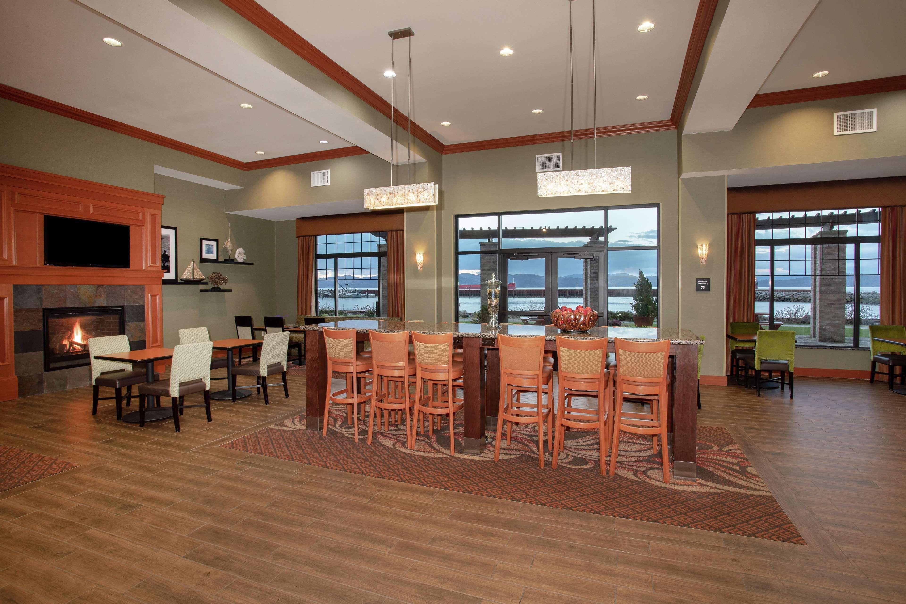 Hampton Inn & Suites Astoria Buitenkant foto