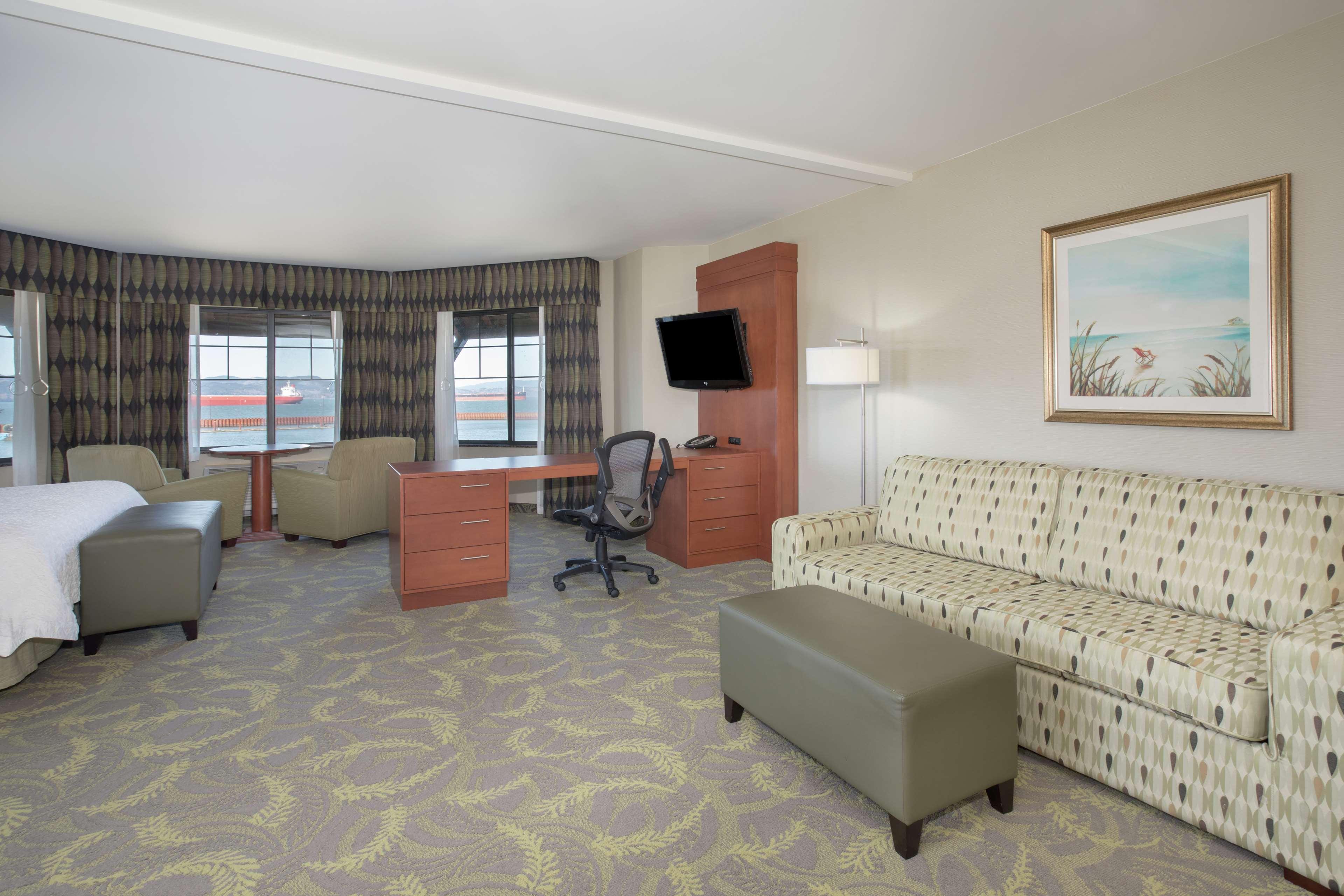Hampton Inn & Suites Astoria Buitenkant foto