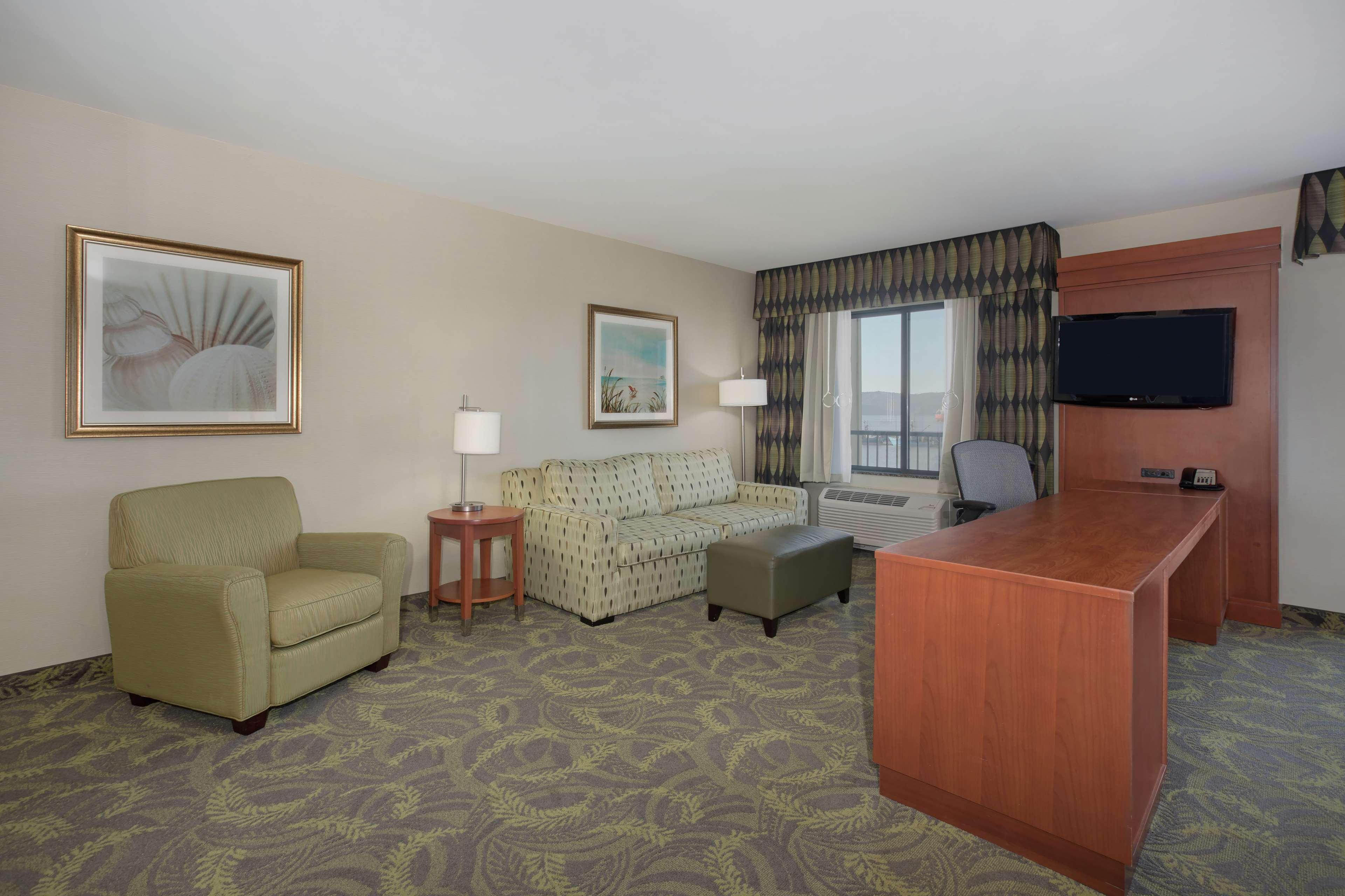 Hampton Inn & Suites Astoria Buitenkant foto
