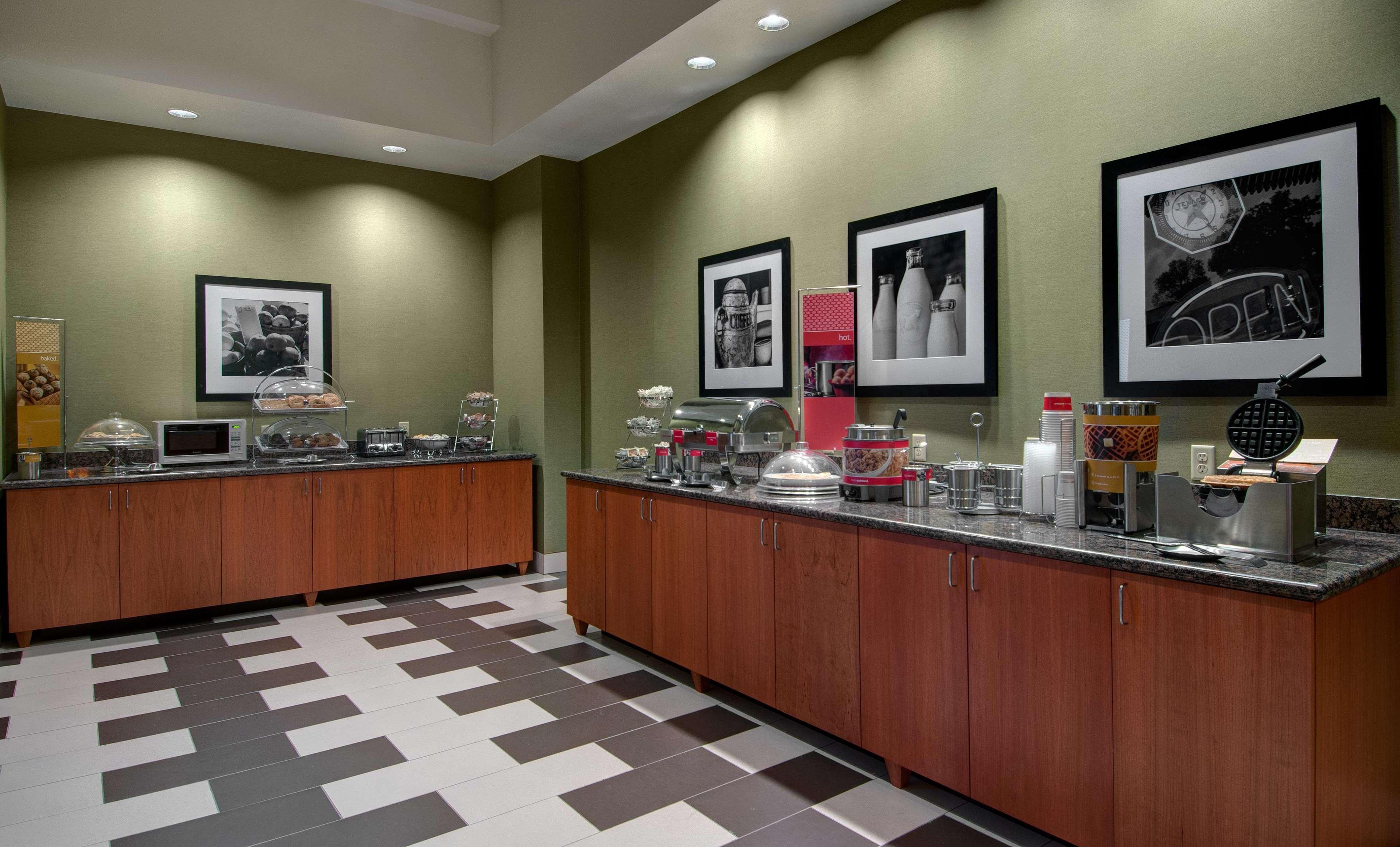 Hampton Inn & Suites Astoria Buitenkant foto