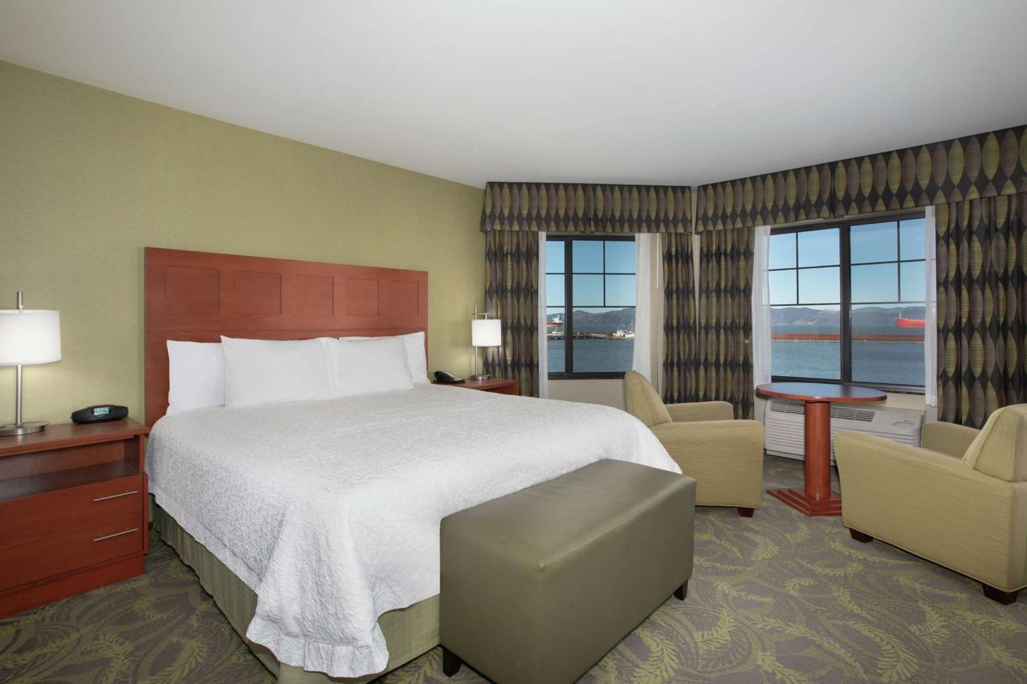 Hampton Inn & Suites Astoria Buitenkant foto