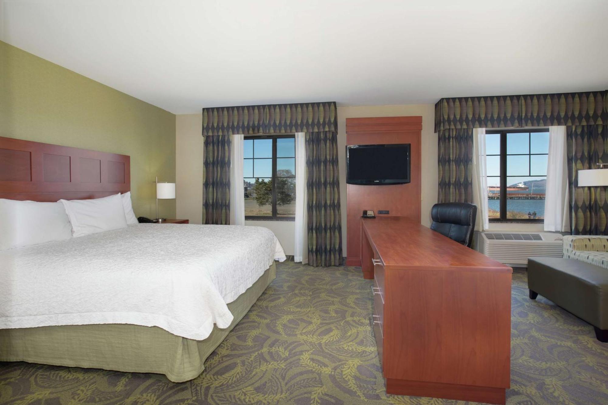 Hampton Inn & Suites Astoria Buitenkant foto